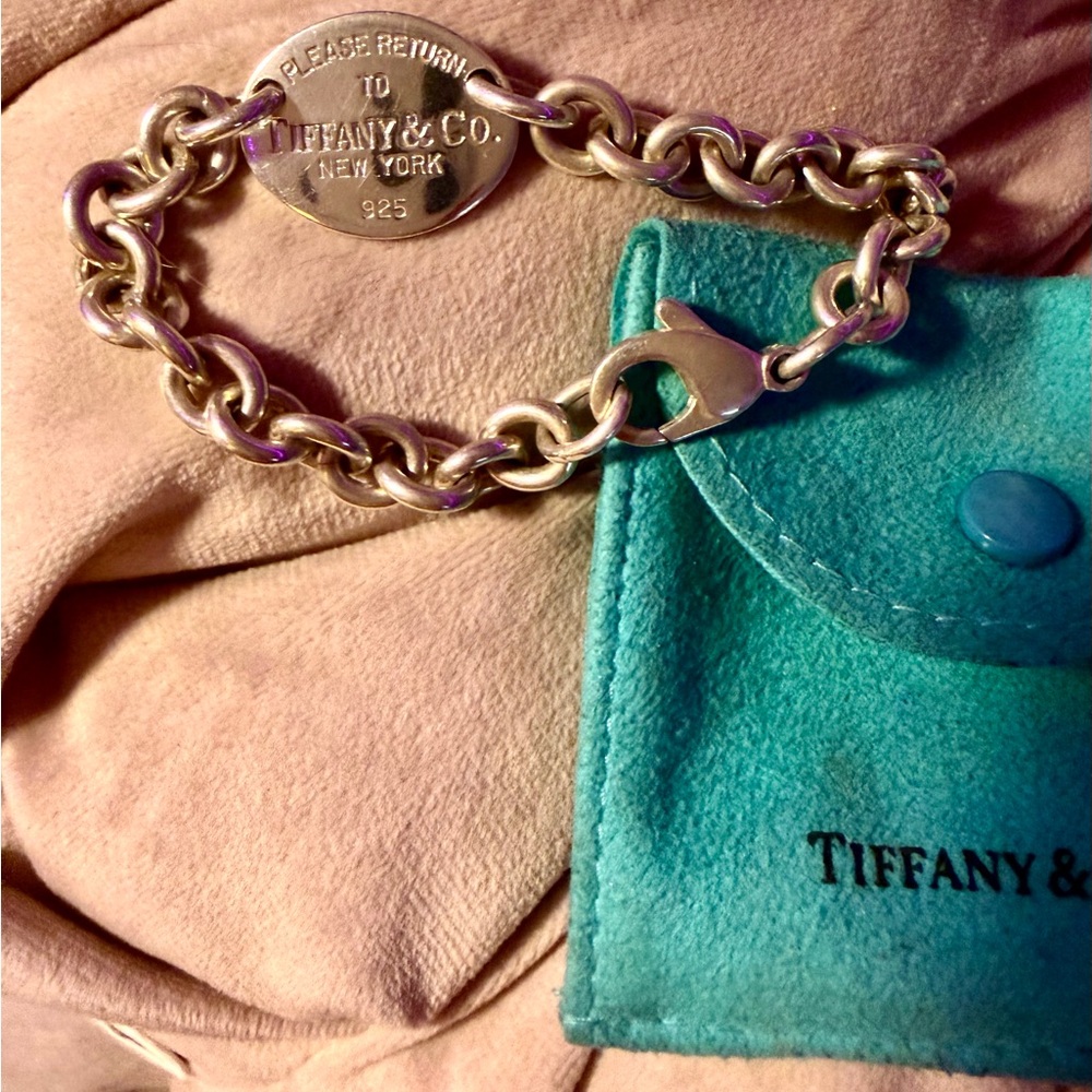 Tiffany & Co. Silver Oval Return Tiffany bracelet 7 inches